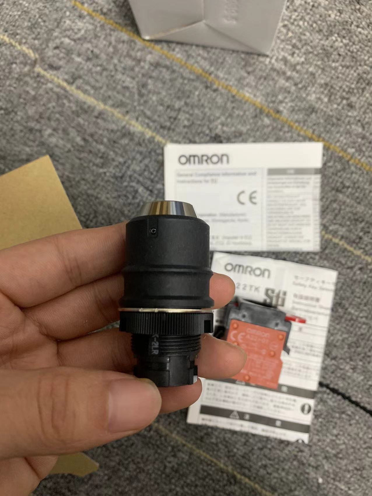 OMRON欧姆龙 安全钥匙选择开关 A22TK-2LR-12-K01