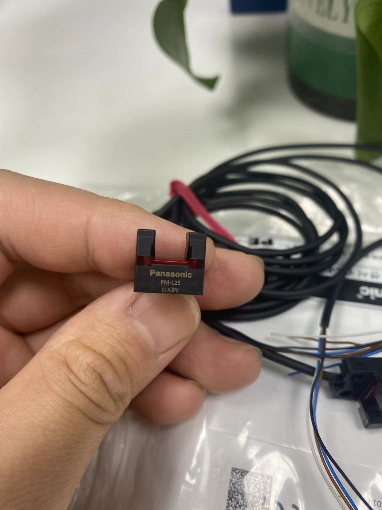 江崎推荐日本PANASONIC松下微型光点传感器PM-L25