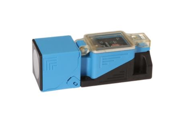 德国IPF感应式传感器IB405300