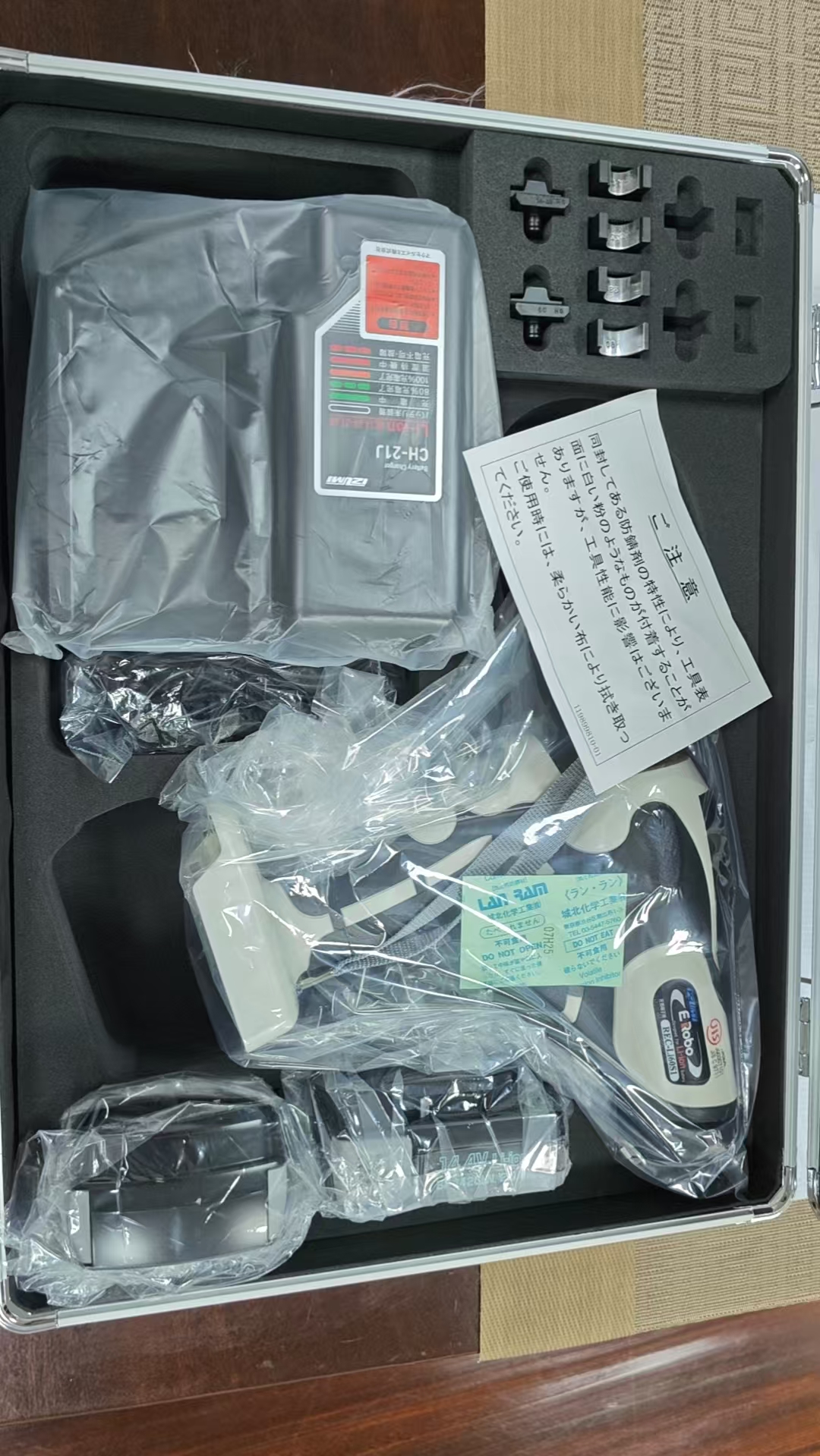 江崎中部地区办事处推荐 日本IZUMI泉精器 电动压接钳 REC-LI60S1